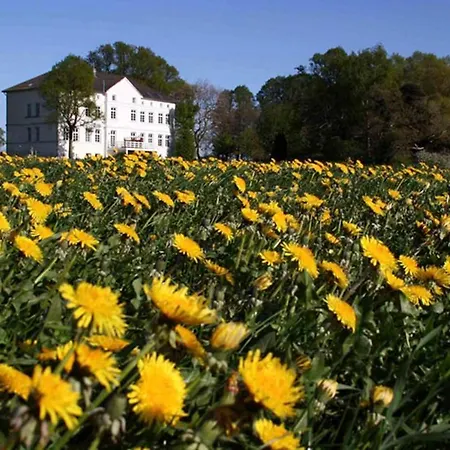 Apartment Herrenhaus App.13 *